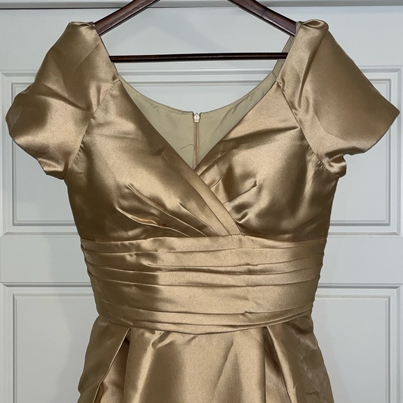 Elegant Gold Champagne Evening Gown Mother of The Bride Dress Size 6 - Picture 3 of 14